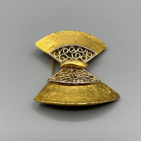 Vintage Gold Bow Brooch JP417 2/$20 - Picture 2 of 8